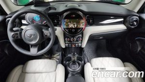 Mini Cooper CLASSIC COMFORT PACK 2023 года из Южной Кореи