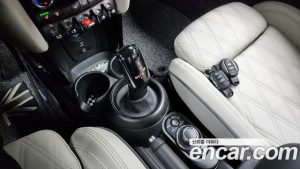 Mini Cooper CLASSIC COMFORT PACK 2023 года из Южной Кореи