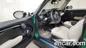 Mini Cooper CLASSIC COMFORT PACK 2023 года из Южной Кореи