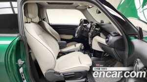 Mini Cooper CLASSIC COMFORT PACK 2023 года из Южной Кореи