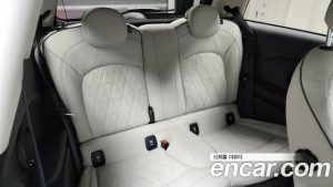 Mini Cooper CLASSIC COMFORT PACK 2023 года из Южной Кореи