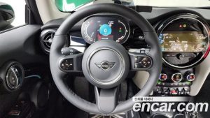 Mini Cooper CLASSIC COMFORT PACK 2023 года из Южной Кореи