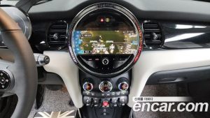 Mini Cooper CLASSIC COMFORT PACK 2023 года из Южной Кореи