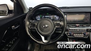 Kia Niro 1.6 HEV 2020 года из Южной Кореи