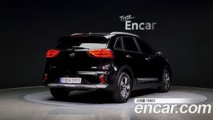 Kia Niro 1.6 HEV 2021 года из Южной Кореи