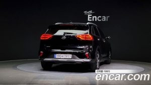 Kia Niro 1.6 HEV 2021 года из Южной Кореи