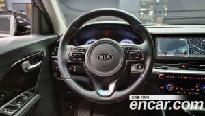 Kia Niro 1.6 HEV 2021 года из Южной Кореи