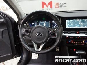 Kia Niro 1.6 HEV 2020 года из Южной Кореи