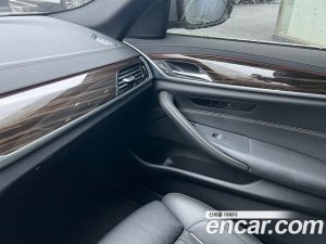 BMW 5-Series 520i M Sport 2021 года из Южной Кореи