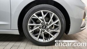 Hyundai AVANTE 1.6 2020 года из Южной Кореи