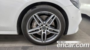 Mercedes-Benz E-Class E300 4MATIC AMG Line 2020 года из Южной Кореи