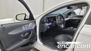 Mercedes-Benz E-Class E300 4MATIC AMG Line 2020 года из Южной Кореи