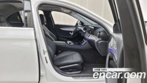 Mercedes-Benz E-Class E300 4MATIC AMG Line 2020 года из Южной Кореи
