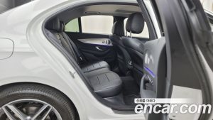 Mercedes-Benz E-Class E300 4MATIC AMG Line 2020 года из Южной Кореи