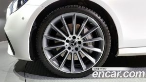 Mercedes-Benz E-Class E350 4MATIC AMG Line 2021 года из Южной Кореи