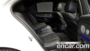 Mercedes-Benz E-Class E350 4MATIC AMG Line 2021 года из Южной Кореи