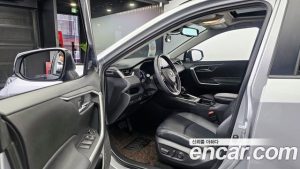 Toyota RAV4 2.5 2WD HYBRID 2021 года из Южной Кореи