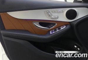 Mercedes-Benz GLC-Class GLC300 4MATIC Premium 2020 года из Южной Кореи