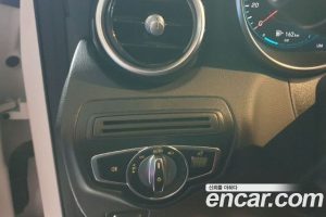 Mercedes-Benz GLC-Class GLC300 4MATIC Premium 2020 года из Южной Кореи