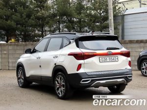Kia Seltos Бензин 1.6 Turbo 4WD 2020 года из Южной Кореи
