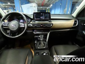 Kia Seltos Бензин 1.6 Turbo 2WD 2021 года из Южной Кореи