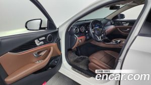Mercedes-Benz E-Class E220d Avantgarde 2020 года из Южной Кореи
