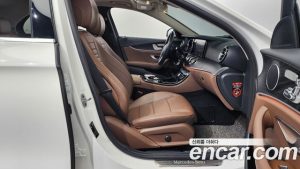 Mercedes-Benz E-Class E220d Avantgarde 2020 года из Южной Кореи