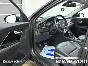 Kia Niro 1.6 HEV 2020 года из Южной Кореи