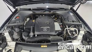 Mercedes-Benz E-Class E300 4MATIC AMG Line 2020 года из Южной Кореи