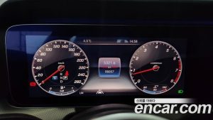 Mercedes-Benz E-Class E300 4MATIC AMG Line 2020 года из Южной Кореи