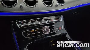 Mercedes-Benz E-Class E300 4MATIC AMG Line 2020 года из Южной Кореи