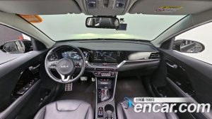 Kia Niro 1.6 HEV 2022 года из Южной Кореи