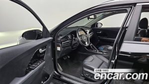 Kia Niro 1.6 HEV 2022 года из Южной Кореи