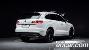 Volkswagen Touareg 4.0 TDI R-Line 2020 года из Южной Кореи