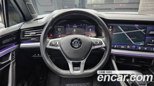 Volkswagen Touareg 4.0 TDI R-Line 2020 года из Южной Кореи