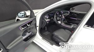 Mercedes-Benz C-Class C300 AMG Line 2023 года из Южной Кореи