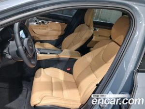 Volvo V90 B5 ULTIMATE AWD 2023 года из Южной Кореи