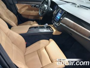 Volvo V90 B5 ULTIMATE AWD 2023 года из Южной Кореи