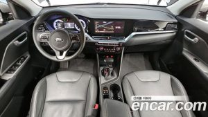 Kia Niro 1.6 HEV 2020 года из Южной Кореи