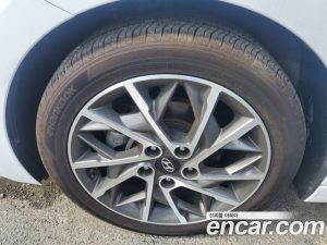 Hyundai AVANTE 1.6 2020 года из Южной Кореи