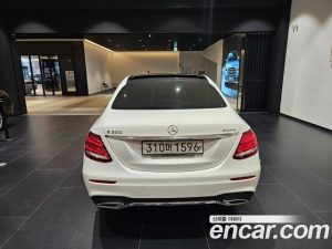 Mercedes-Benz E-Class E300 4MATIC AMG Line 2020 года из Южной Кореи