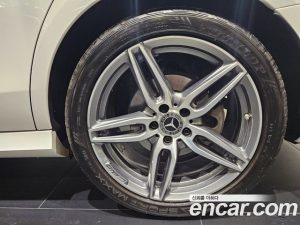 Mercedes-Benz E-Class E300 4MATIC AMG Line 2020 года из Южной Кореи