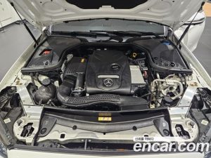 Mercedes-Benz E-Class E300 4MATIC AMG Line 2020 года из Южной Кореи