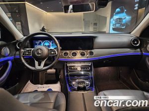 Mercedes-Benz E-Class E300 4MATIC AMG Line 2020 года из Южной Кореи