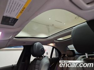 Mercedes-Benz E-Class E300 4MATIC AMG Line 2020 года из Южной Кореи
