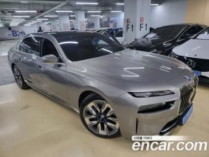 BMW i7 xDrive 60 Design Pure Excellence 2023 года из Южной Кореи