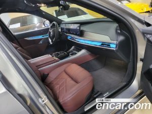 BMW i7 xDrive 60 Design Pure Excellence 2023 года из Южной Кореи