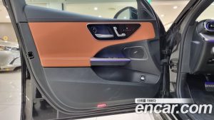 Mercedes-Benz C-Class C300 4MATIC AMG Line 2023 года из Южной Кореи