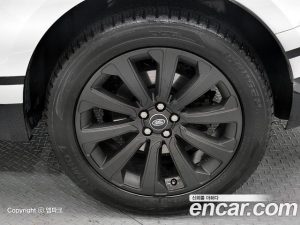 Land Rover Range Rover Velar 2.0 D240 R-Dynamic SE 2020 года из Южной Кореи