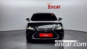 Lexus ES Luxury Plus 2023 года из Южной Кореи